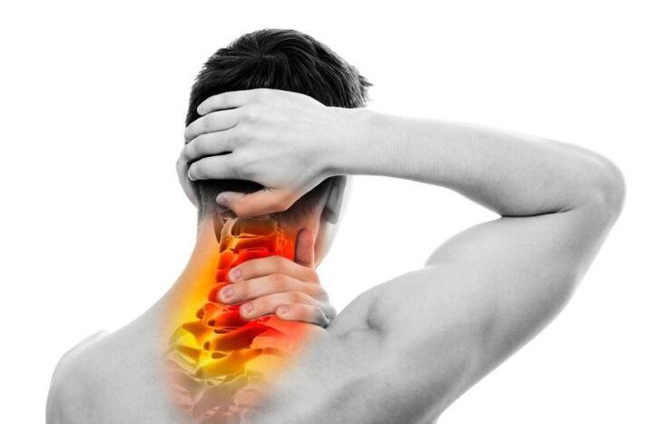 Příznakem cervikální osteochondrózy je konstantní nebo pulzující bolest. 